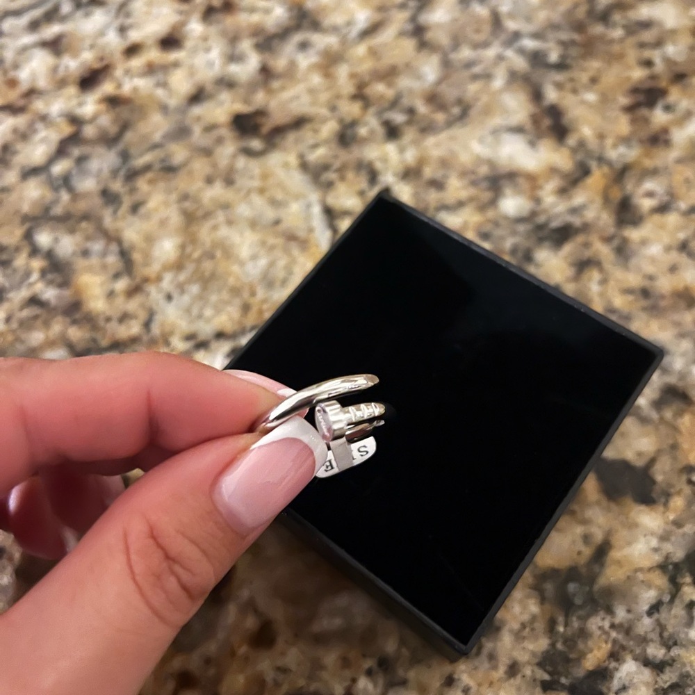 Ring - Picture 1 of 3